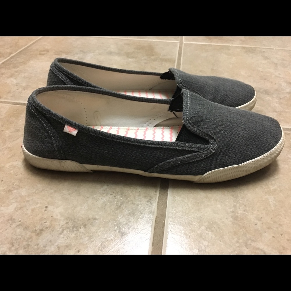 Roxy ‘Ventura’ Slip-on Sneakers in Dark Grey